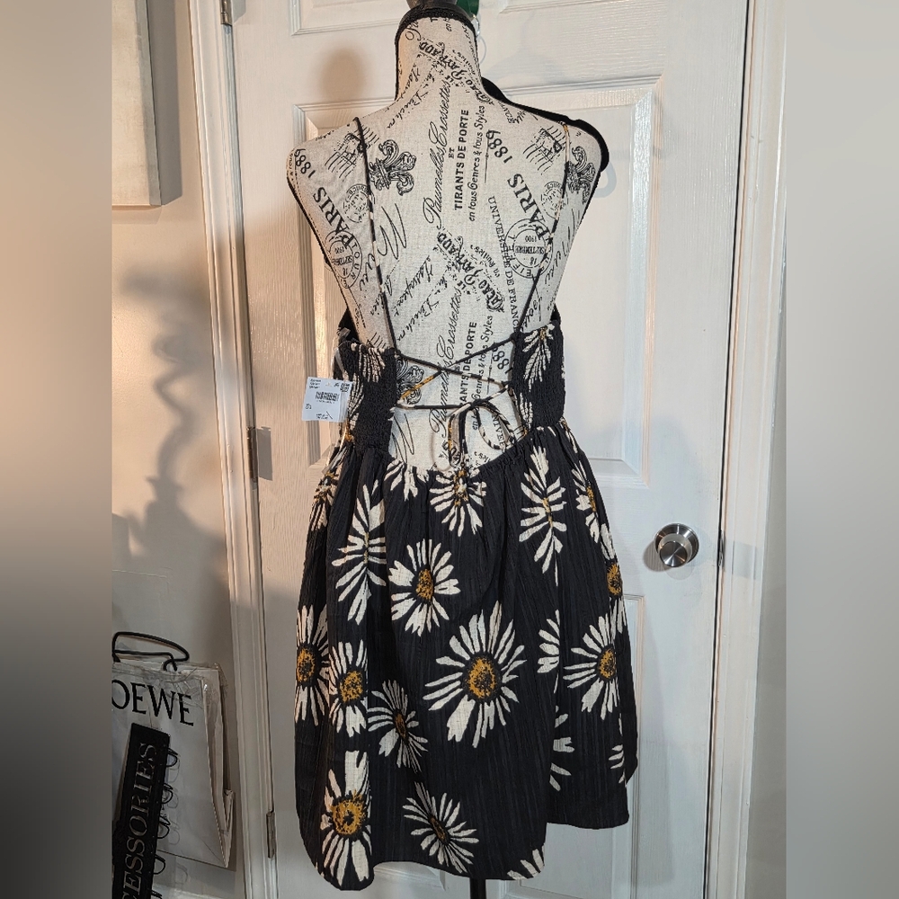 BNWT 🌼American Eagle Outfitters Black Daisy Backless Sundress - Picture 4 of 8